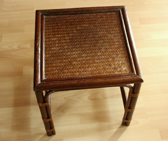 Image 1 of Charmante petite table d'appoint/support à plantes en rotin, bambou et bois, style vintage