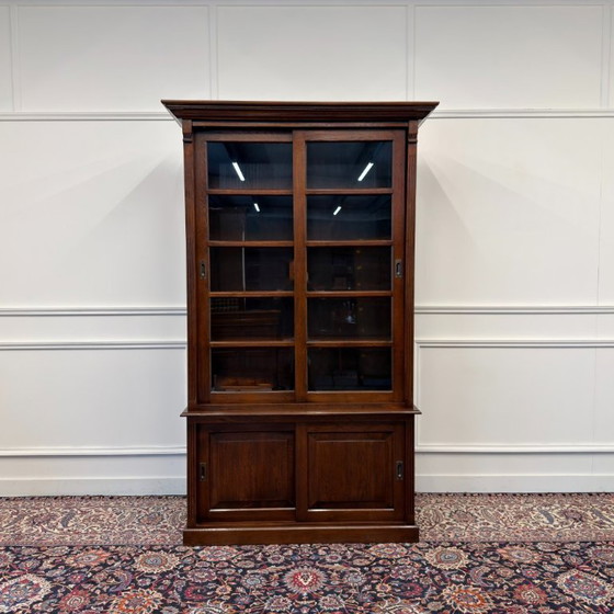 Libreria classica inglese con ante scorrevoli in vetro – Librerie, Glass, Wood (photo 2 of 13)