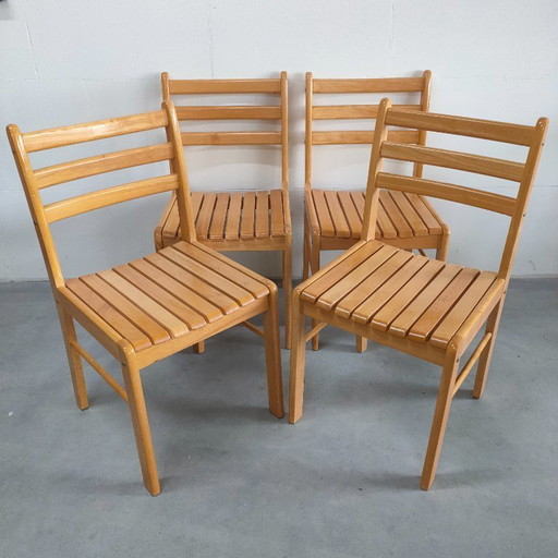 4 Stühle für das Esszimmer im skandinavischen Stil (helle Farbe)