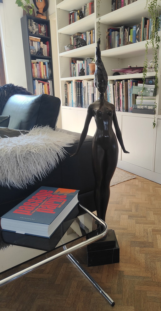 “Dafne” – J.P. Alioth | Escultura de bronce sobre mármol | 100 cm