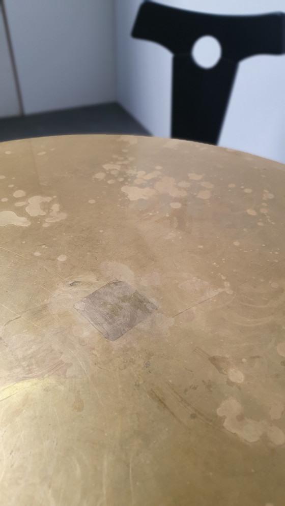 Image 1 of Messing patiniert Tisch rund wabi sabi Gusseisen Basis Pedrali