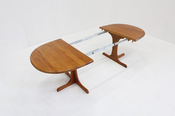 Image 1 of Tavolo da pranzo ovale allungabile in stile vintage danese, in teak massello.