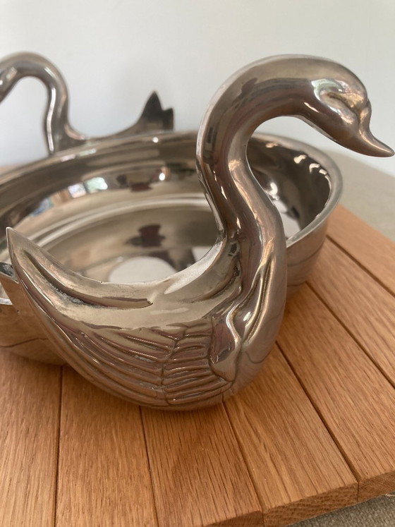 Centrotavola placcato in argento con manici a forma di cigno – Elegante lusso di metà secolo (photo 6 of 10)