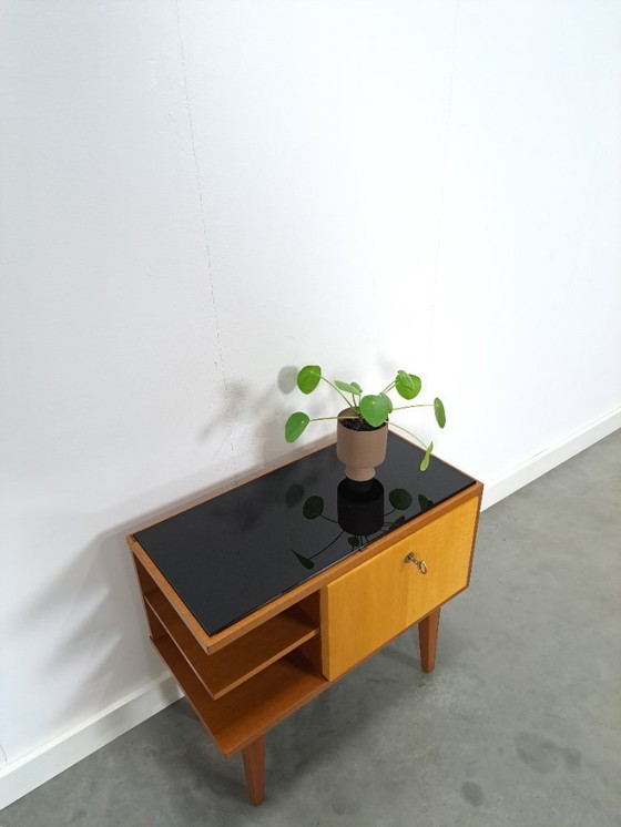 Image 1 of Mid-Century kastje J.D. Freese met klep en zwart opaline glas