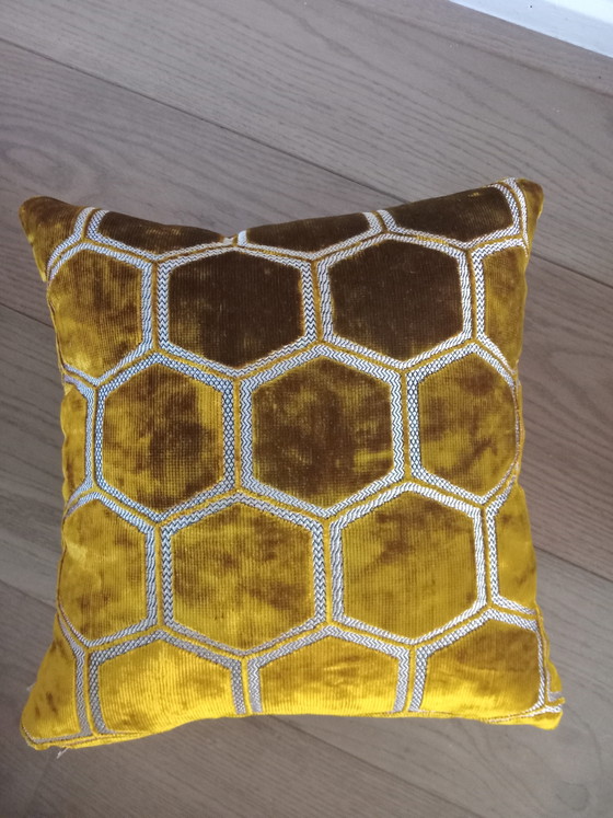 Dekorative Kissen der Designers Guild – Textile, Velvet (photo 4 of 5)