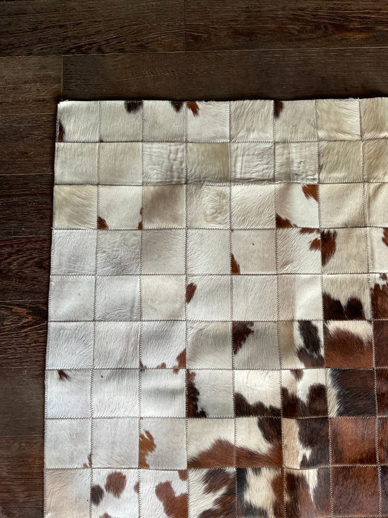 Image 1 of Tapis en peau de vache sur mesure, motif vache T40 à support carré | 200 × 300 cm