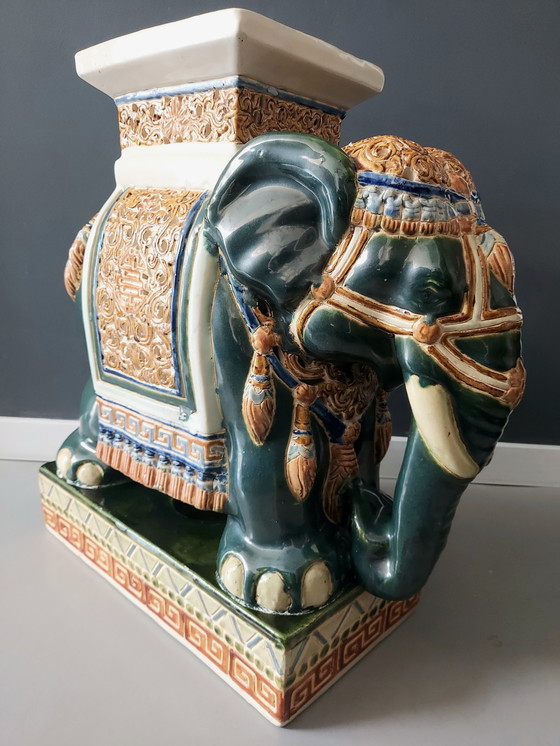 Image 1 of Table à plantes éléphant vintage en céramique XXL