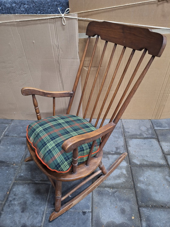 Image 1 of Vintage houten schommelstoel met kussen