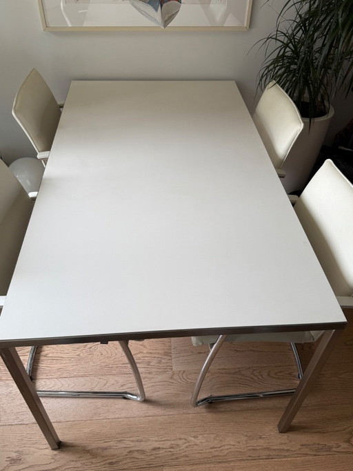 Design Esstisch mit Stühlen