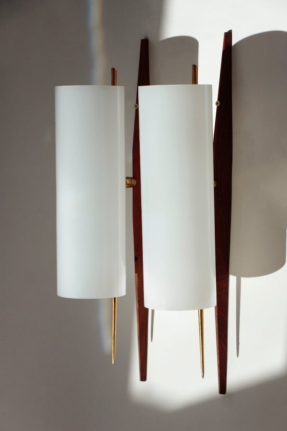 Image 1 of 4 Modernistische verstelbare wandlampen in teak en messing – 1950