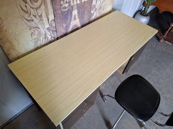 Image 1 of Scrivania vintage, tavolo da scrittura, con sedia da ufficio, dimensioni: 120x50 cm e 75 cm di altezza.