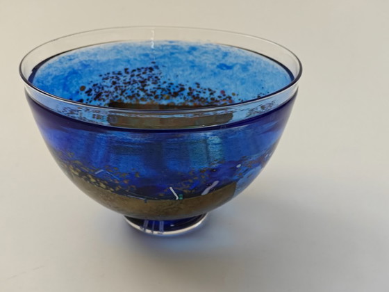 Image 1 of Bol satellite Kosta Boda bleu Bertil Vallien