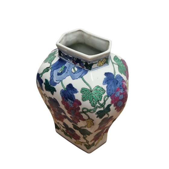 Image 1 of Vintage Chinese porcelain vase