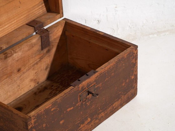 Antike Truhe mit dunkler Patina (ca. 1900) #3 – Aufbewahrungsschrank, Rustic (photo 27 of 40)