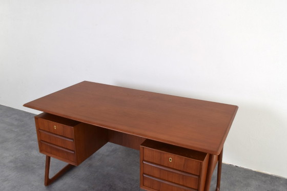 Image 1 of Scrivania esecutiva Mid-Century in teak di Svend Åge Madsen per H.P. Hansen, anni '60