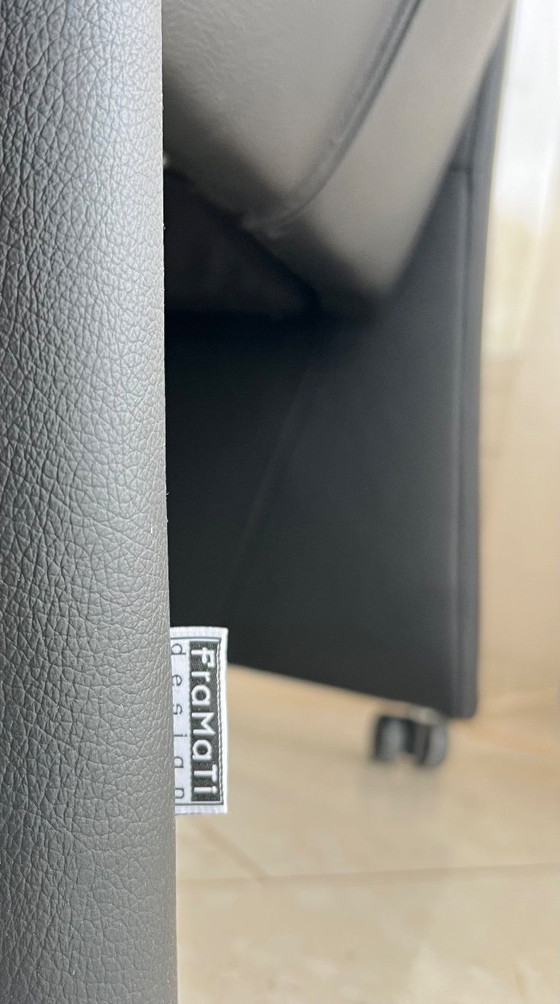 Image 1 of 8 chaises de salle à manger Framati Luxury en cuir noir, neuves.