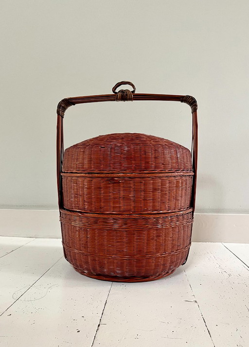 Klassischer chinesischer Hochzeitskorb aus Bambus.