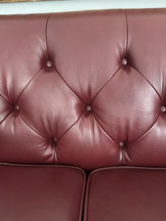 Chesterfield-Burgundy Red Leather – 2 seaters (photo 2 of 7)