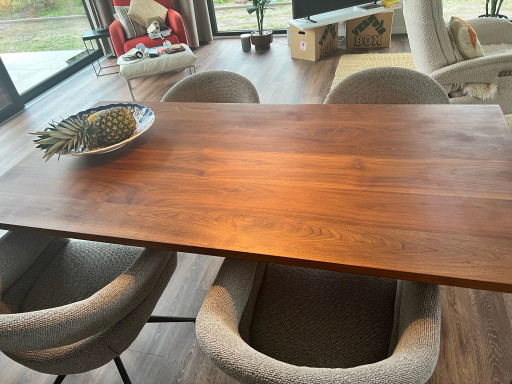 Notenhouten tafel Bert Plantagie