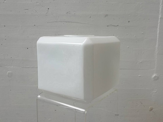 Image 1 of Suspension vintage en verre opalin cubique, années 1940