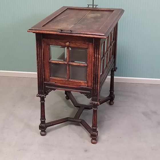 Image 1 of Antiek eikenhouten theekastje