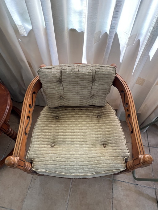Twee originele Giorgetti-fauteuils met bijpassende salontafel.