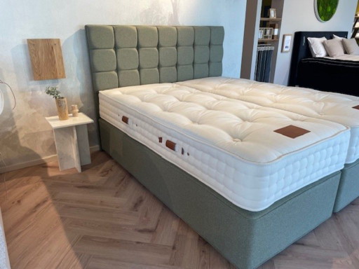 Hypnos boxspring incl. hoofdbord 180x210. Let op: excl. matrassen 