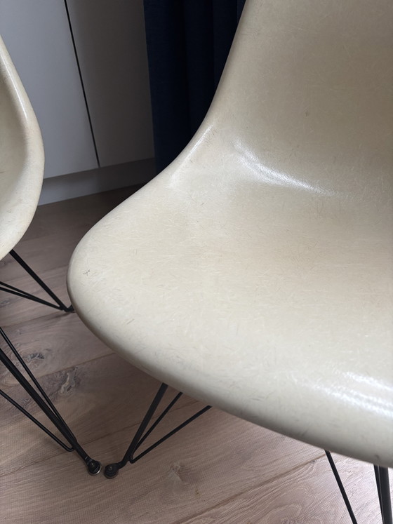 2x Chaises d'appoint Vintage Eames Miller DSR en fibre de verre – Parchment – Herman Miller (photo 5 of 9)