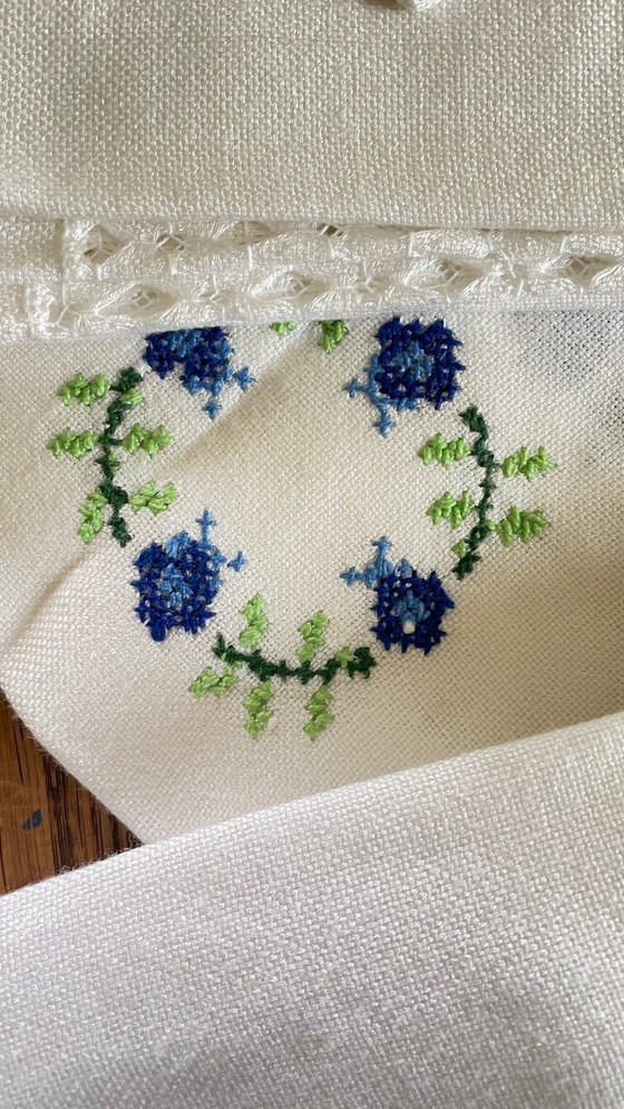 Image 1 of Rectangular embroidered tablecloth + 12 vintage napkins