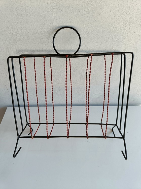 Image 1 of Italiaans tijdschriftenrek van zwart en rood metaal, jaren 60-70