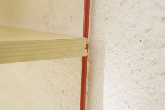 Estantería de pared estilo Tomado String, alambre de metal rojo, chapa de roble, estilo escalera de (photo 22 of 23)