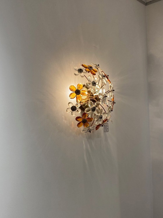 Wandlamp/plafondlamp toegeschr. Baguès ca. 1970, heldere en amberkleurige geslepen glazen bloemen – Wandlampen (photo 5 of 8)