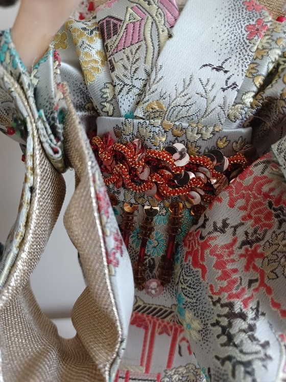 Image 1 of Set di statuette vintage di geisha giapponesi, dipinte a mano e ricche di dettagli.