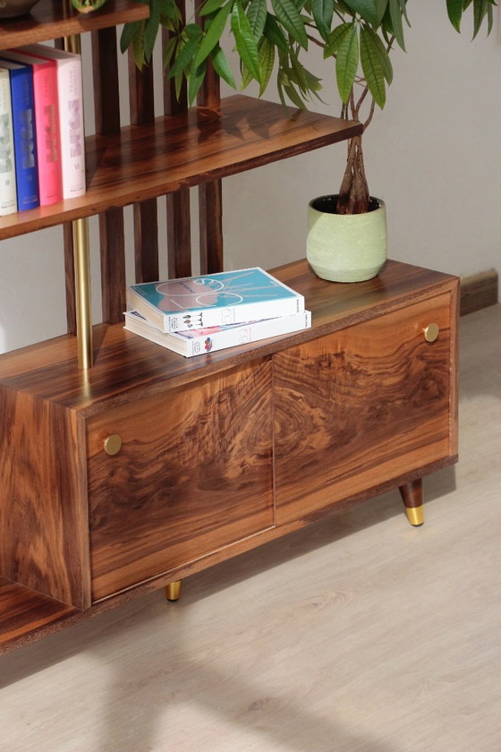 Image 1 of Divisorio per ambienti illuminato - Noce e ottone