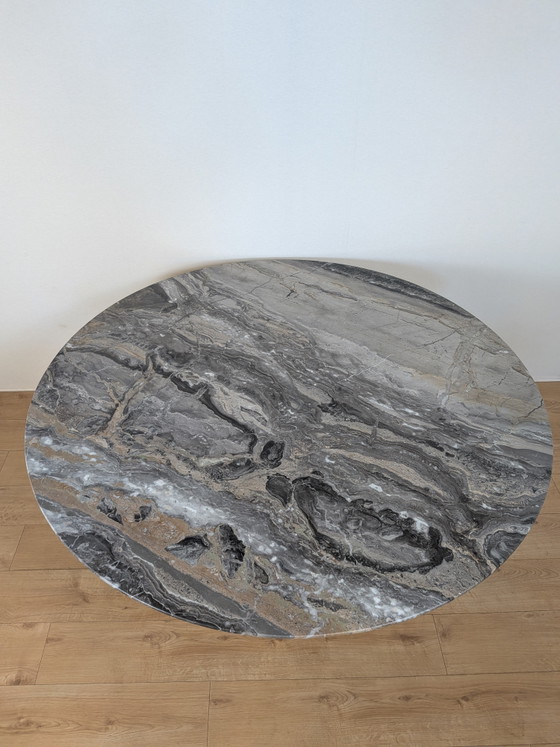 Image 1 of Mesa de comedor de diseño de mármol macizo | Ø150 cm | Base cónica de latón