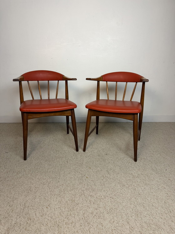 Image 1 of Par de sillones escandinavos de teca y piel sintética roja – década de 1960