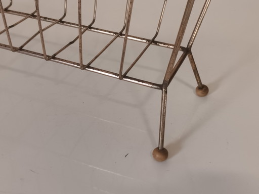 Zeitungsständer aus Metall