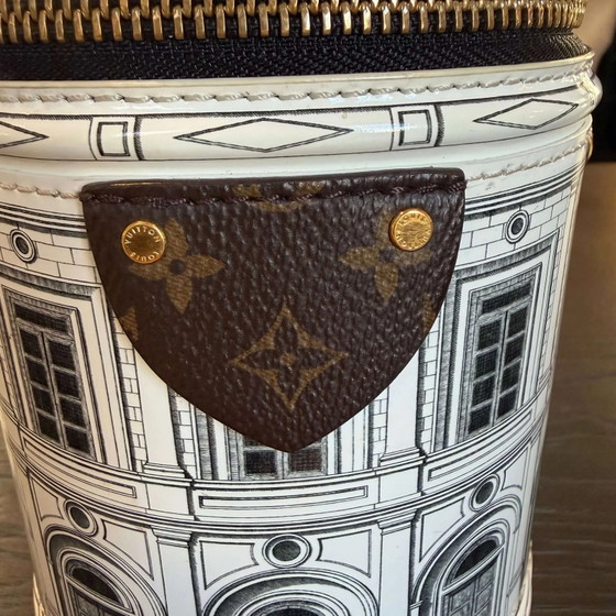 Louis Vuitton Fornasetti Cannes Architekturvase – Andere Taschen, Leinwand (photo 29 of 33)