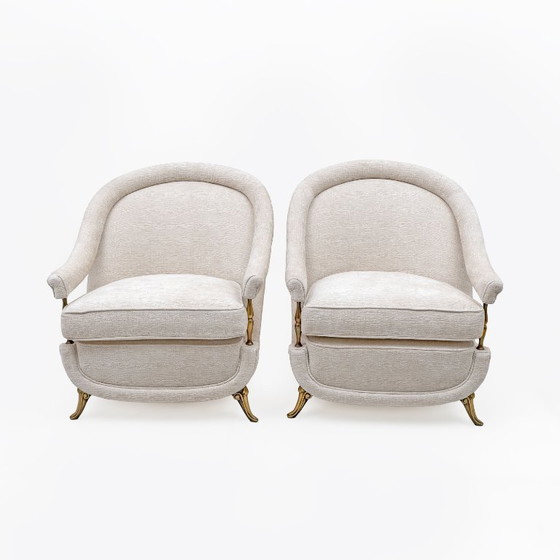 Image 1 of Par de sillones franceses de mediados de siglo, estilo art déco con detalles de latón, década de 1950.