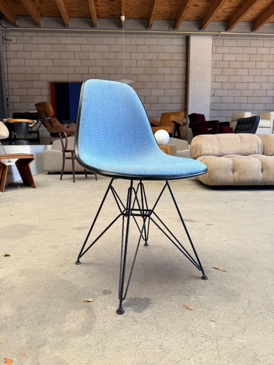 Vitra Eames DSR gestoffeerd (set van 4) – Eetkamerstoelen, Metal, Plastic (photo 4 of 9)