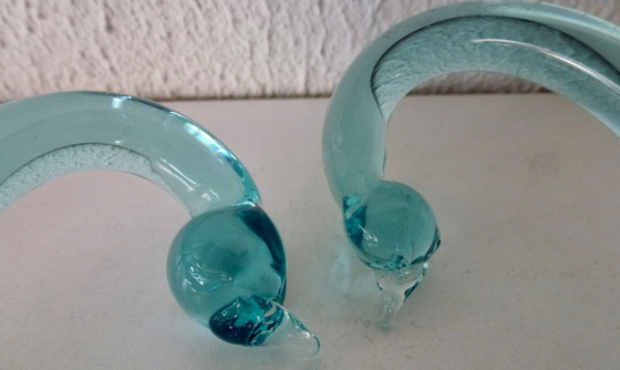 Image 1 of 2x Glazen zwaantjes in Murano stijl.