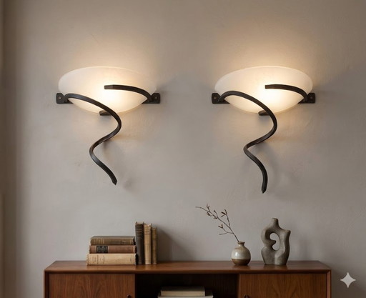 Enorm paar Art Deco stijl smeedijzeren wandlampen