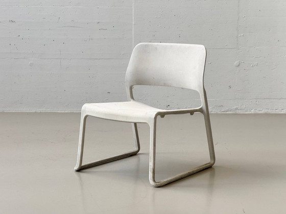 Image 1 of Set van 6 Spark stapelstoelen van Don Chadwick voor Knoll, VS, uit 2009.