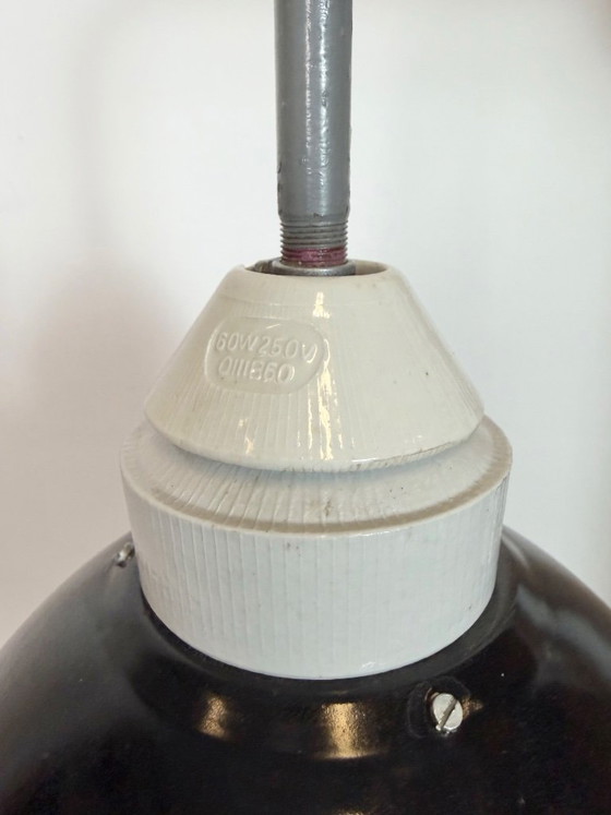 Image 1 of Industriële fabriekswandlamp met zwarte emaille kap, jaren 60