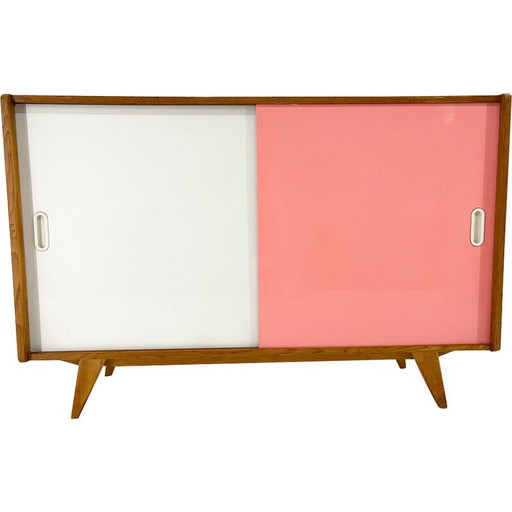 Mid-eeuws dressoir met schuifdeuren van Jindřich Jiroutek, 1960