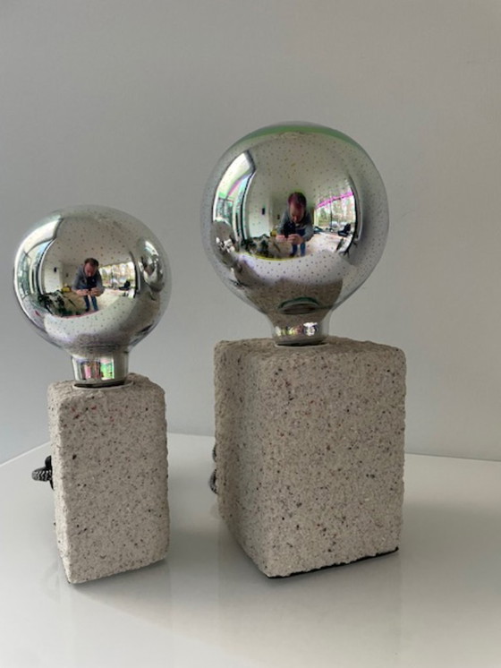 Image 1 of Set van twee moderne designlampen met sculpturale stenen basis