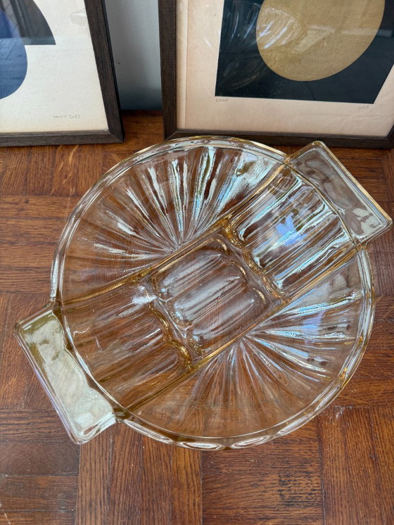 Image 1 of Piatto in vetro giallo prodotto in Francia