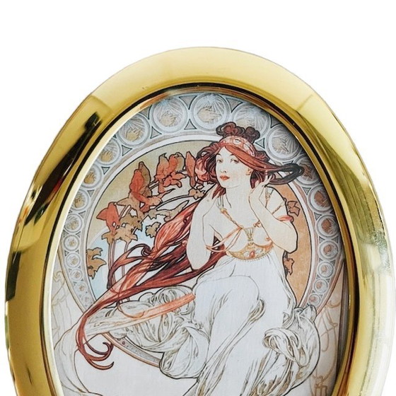 Image 1 of Dipinto Art Nouveau vintage di Alphonse Mucha, cornice ovale in ottone con marchio The Arts Music Hallmark, anni '60