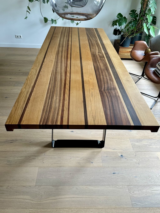 Linteloo dining table Aras (by Henk Vos)