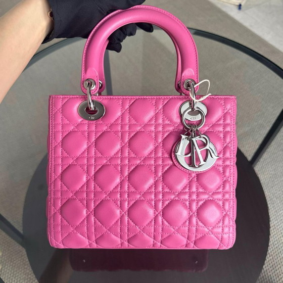 Image 1 of DIOR LADY MEDIUM - PELLE DI AGNELLO CANNAGE ROSA BARBIE CINTURINO CON DETTAGLI ARGENTO